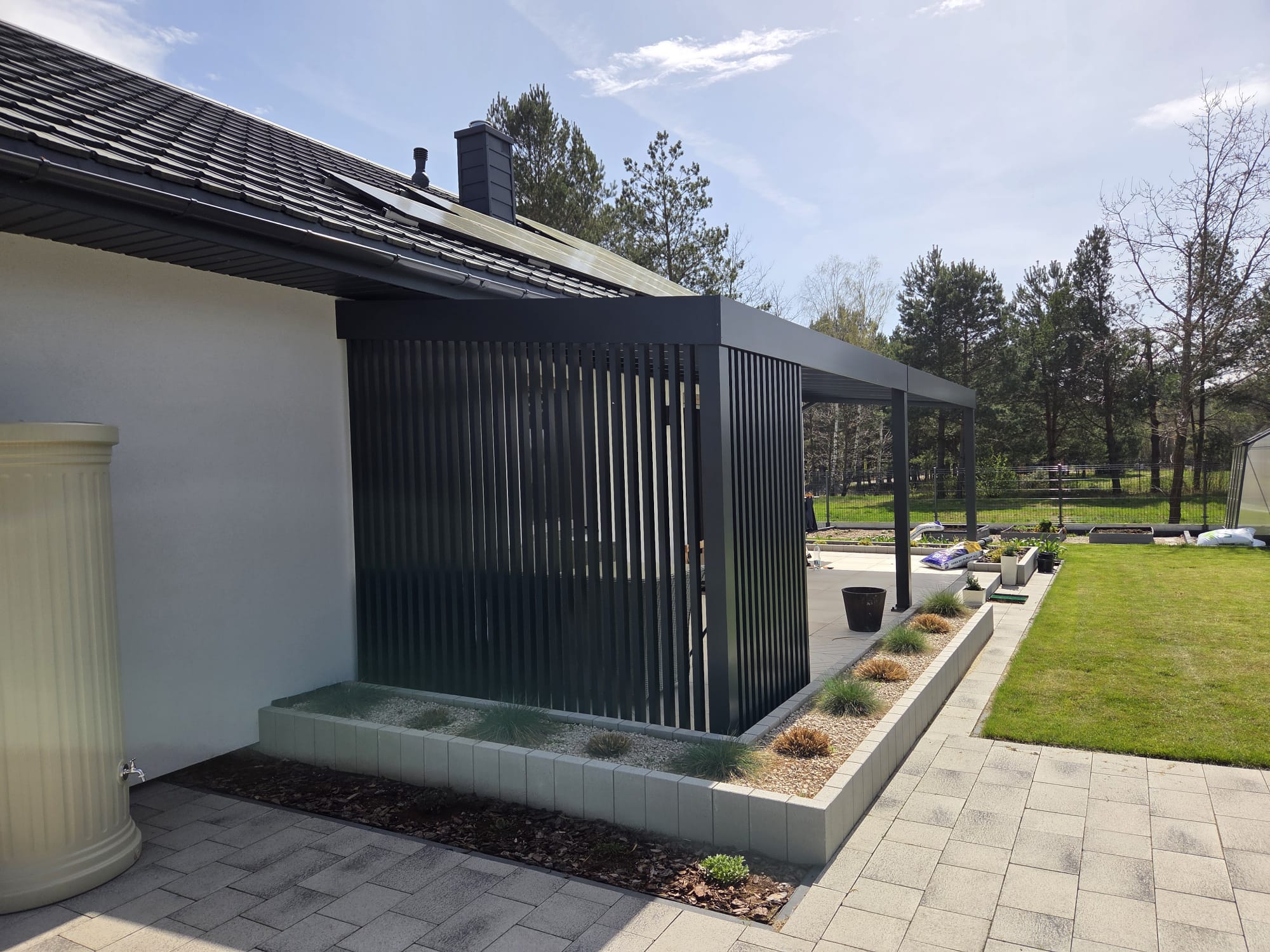 Realizacja Euro Fences: Pergola aluminiowa – Biłgoraj 04.2025 - Biłgoraj (zdjęcie 2)