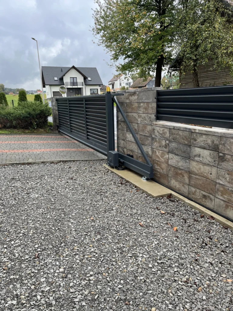 Realizacja Euro Fences: Louvre – Blizne 10.2025 - Blizne (zdjęcie 2)