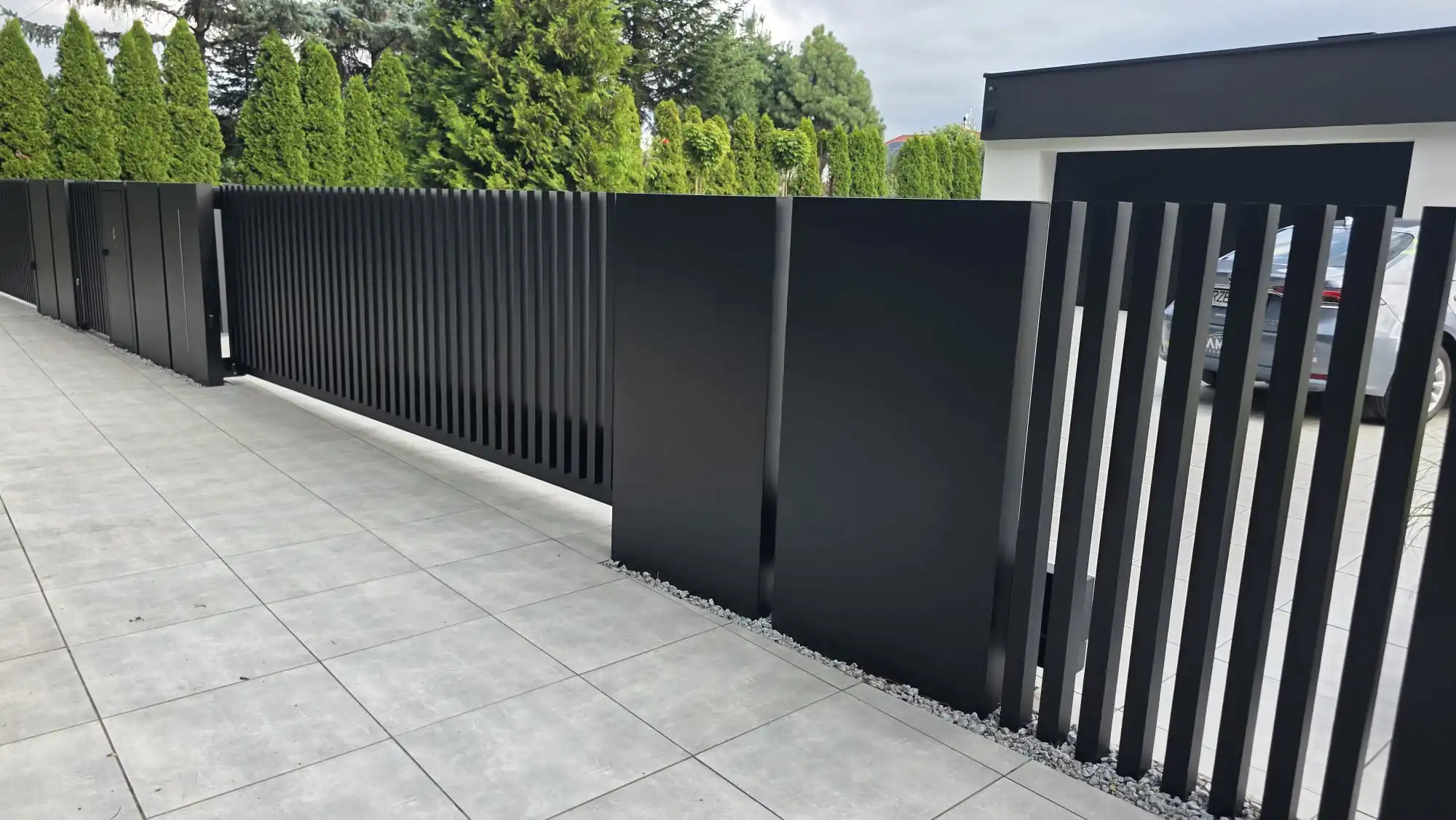 Realizacja Euro Fences: Brama aluminiowa – Rzeszów 07.2025 - Rzeszów (zdjęcie 1)