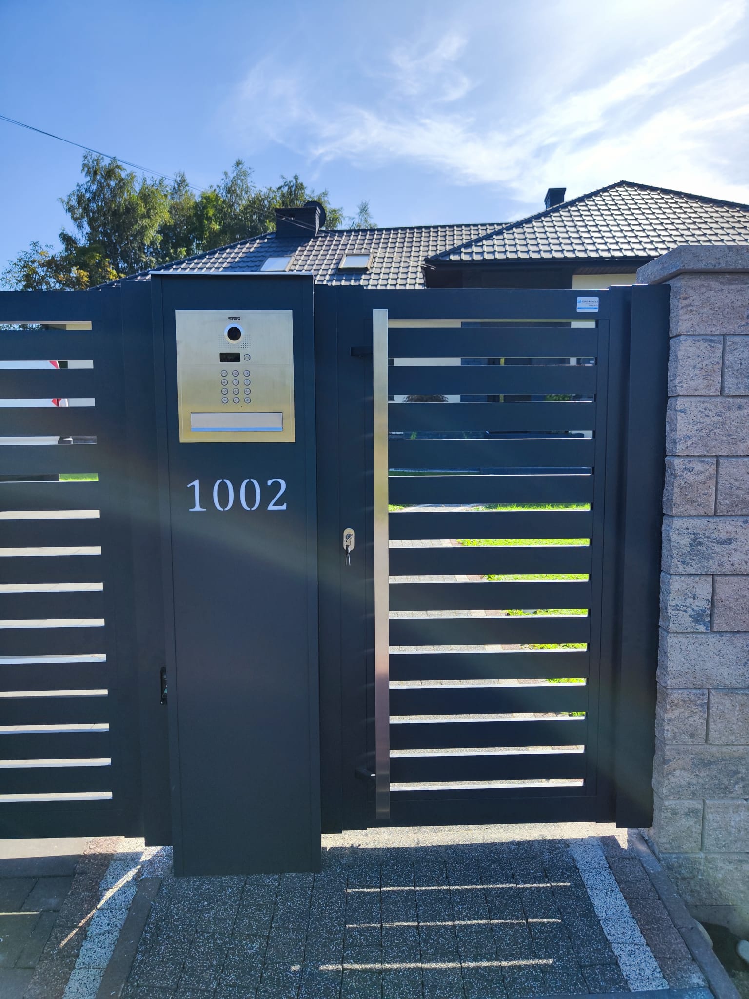 słupek multimedialny 2023 (1)