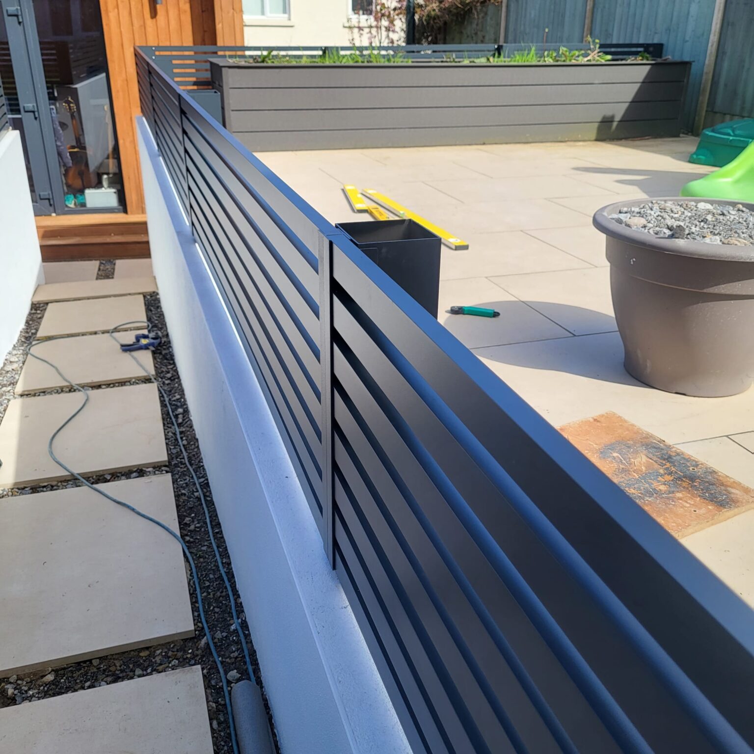 ogrodzenie-aluminiowe-line-realizacja-irlandia-euro-fences