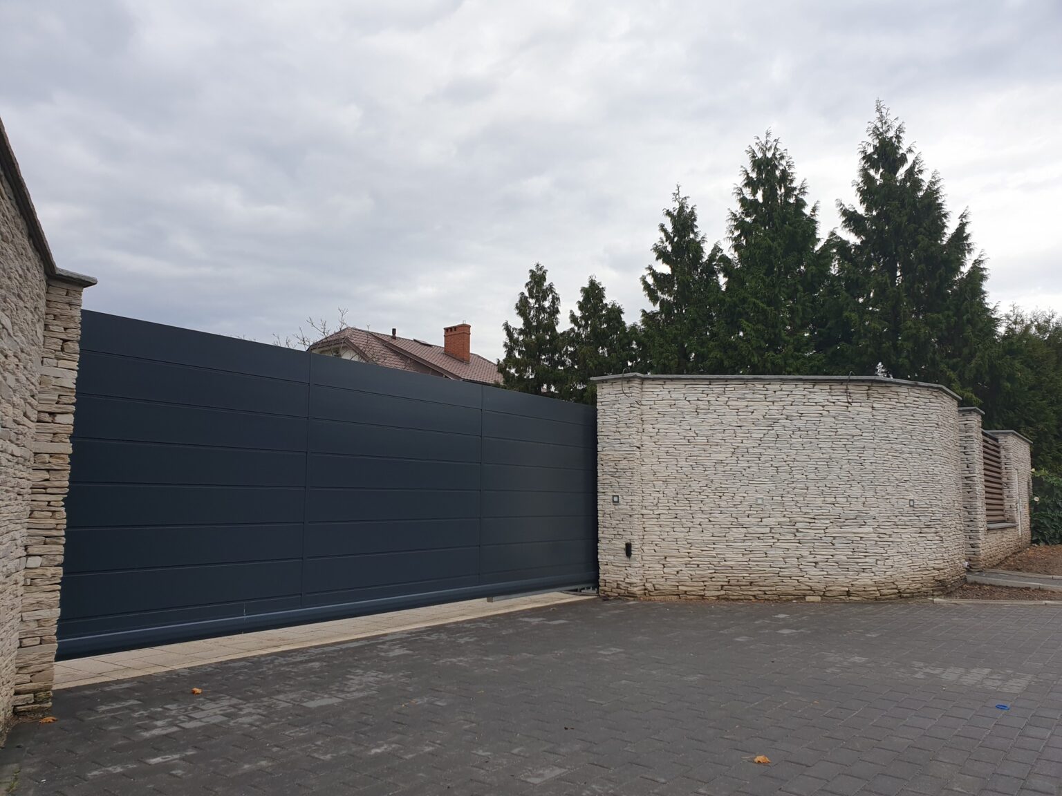 modern-brama-aluminiowa-euro-fences-ogrodzenia