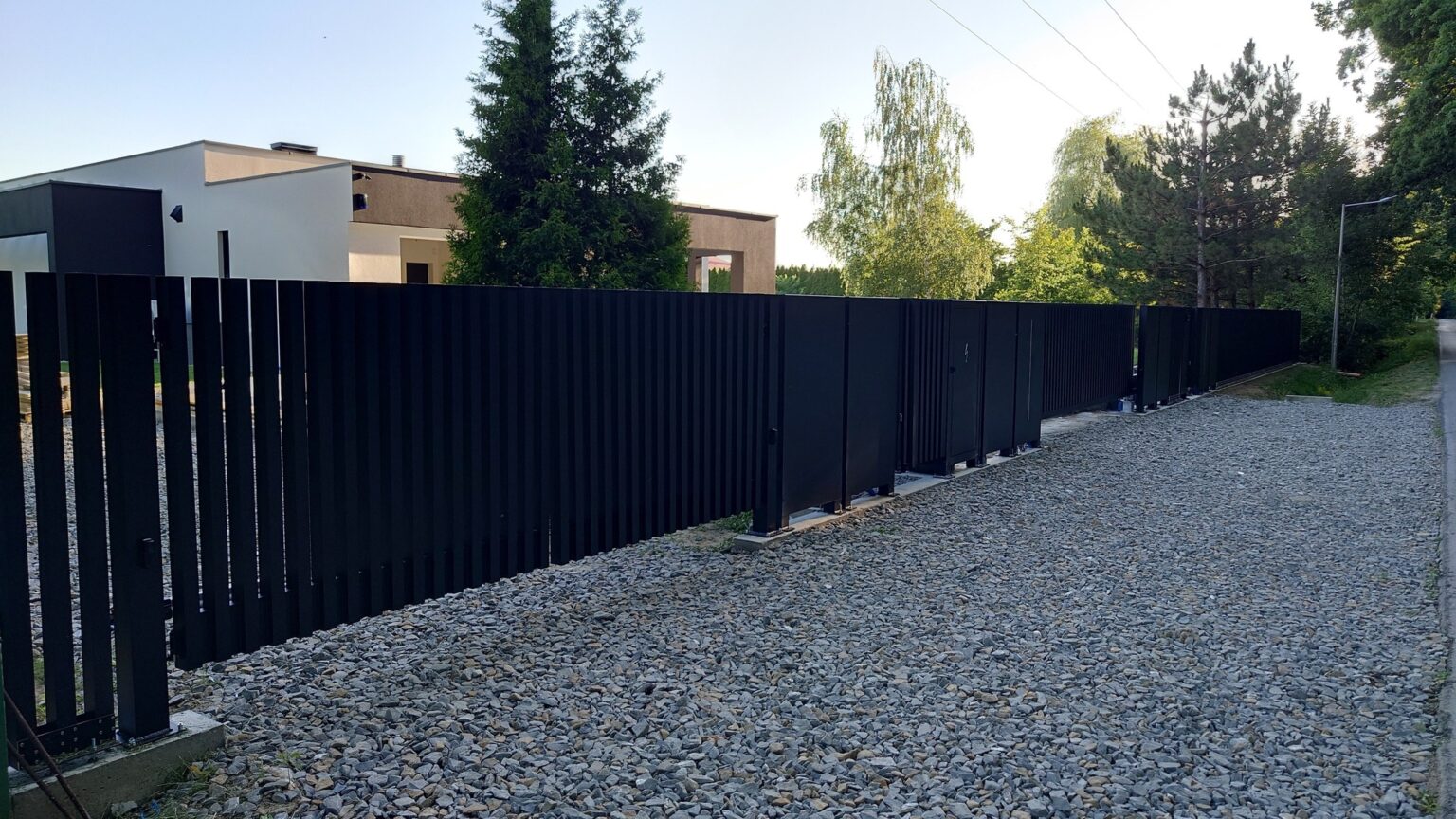 ogrodzenie-aluminiowe-grzebieniowe-pionowe-comb-standrad-euro-fences-rzeszow